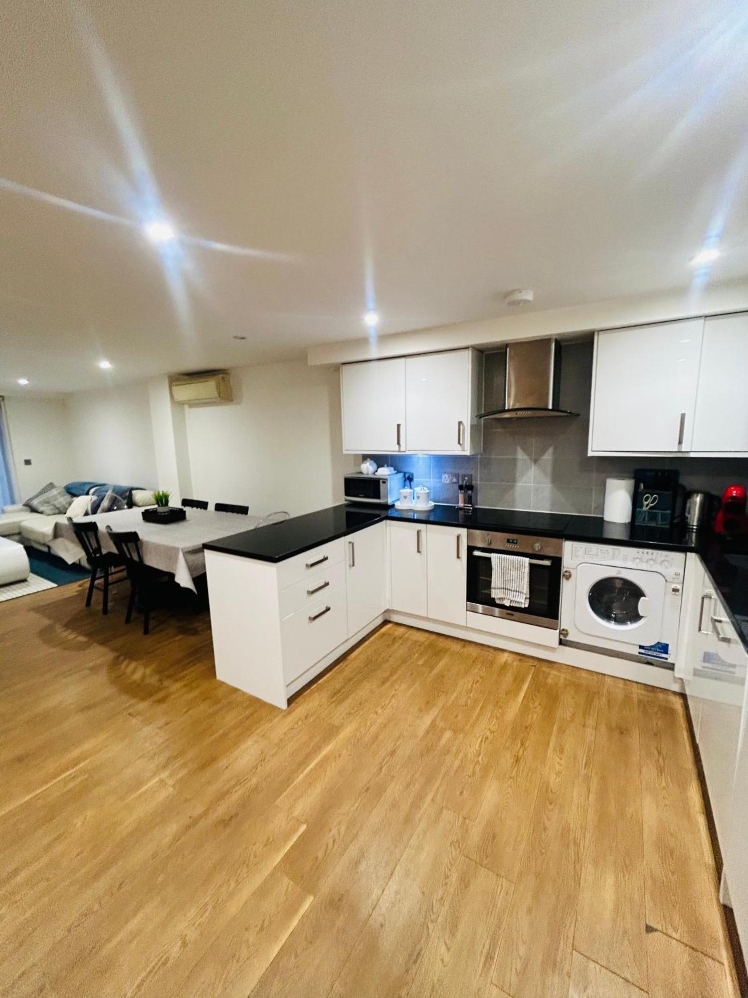 Modern 2 Bed 2 Bath Apartment With Outdoor Space Hyde Park Лондон Екстериор снимка